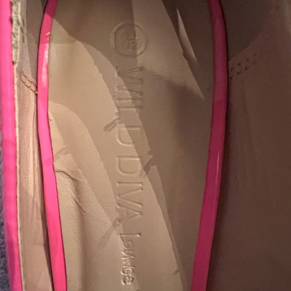 Wild Diva NW Hot Pink size 6.5 patent pointy toe 4" heel pumps. - Picture 6 of 6
